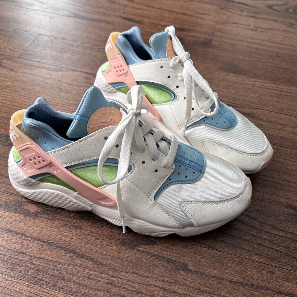 Nike Women’s Air Huarache size 10